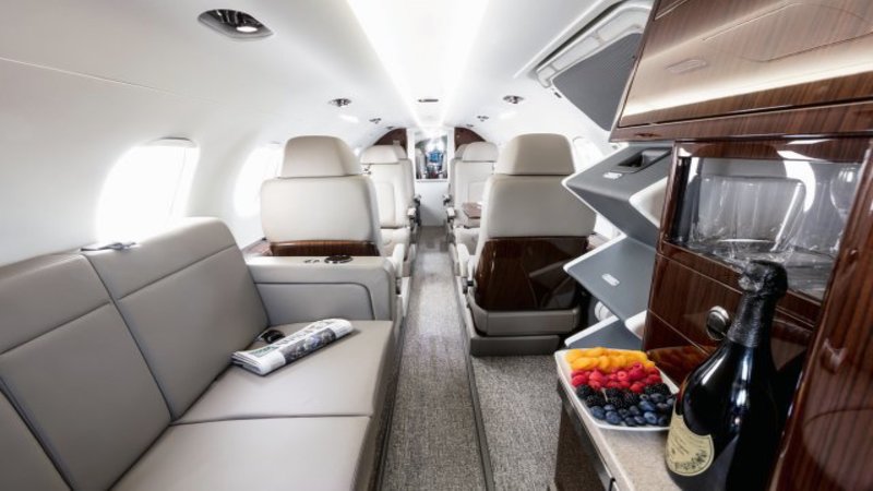 When to Hire an Air Charter Service in Sarasota, FL