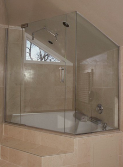 The Appealing Qualities of Glass Shower Doors and Other Glass Home Fixtures