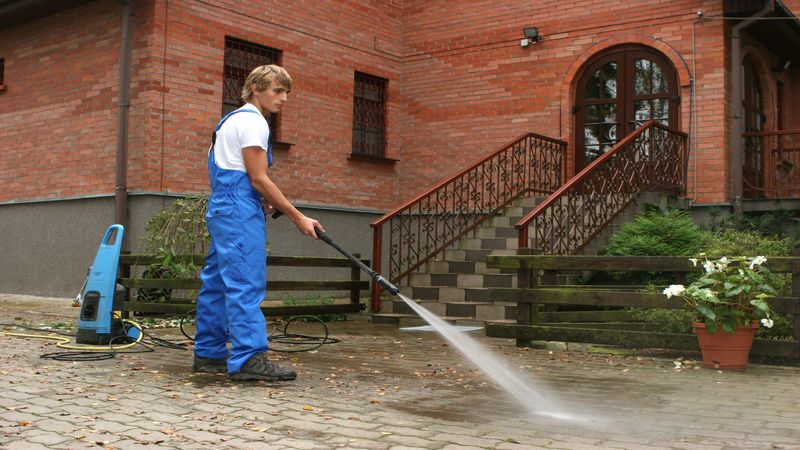 Top 3 Reasons Why You Need Commercial Pressure Washers in Winnipeg