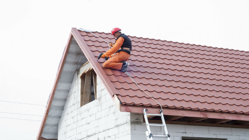 Signs That It May Be Time for a Roof Leak Repair in Orlando, FL