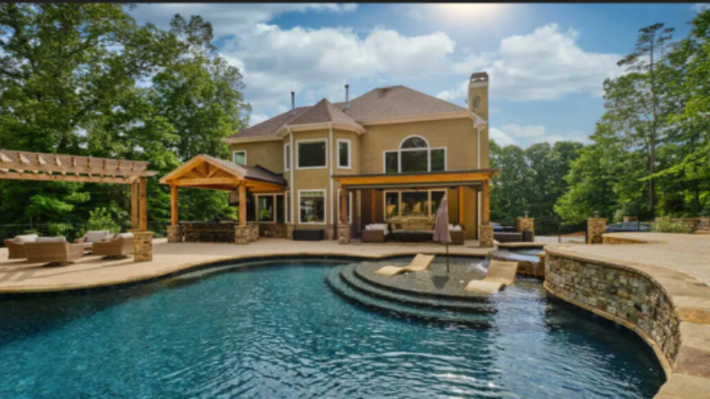 Knowing When it’s Time to Call for a Pool Maintenance Service in Fayetteville, GA