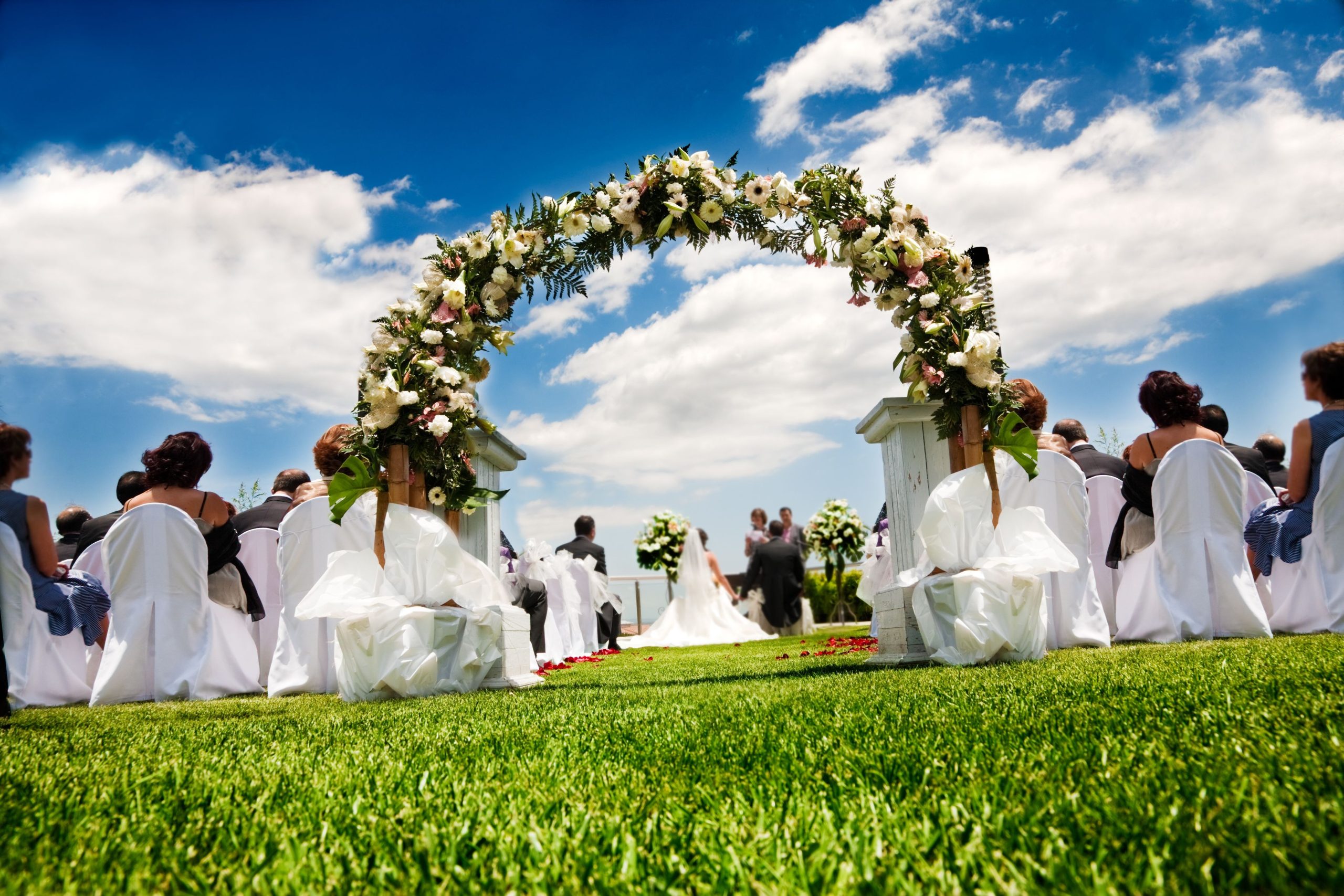 3 Questions to Ask Before Reserving Lake Geneva Outdoor Wedding Venues