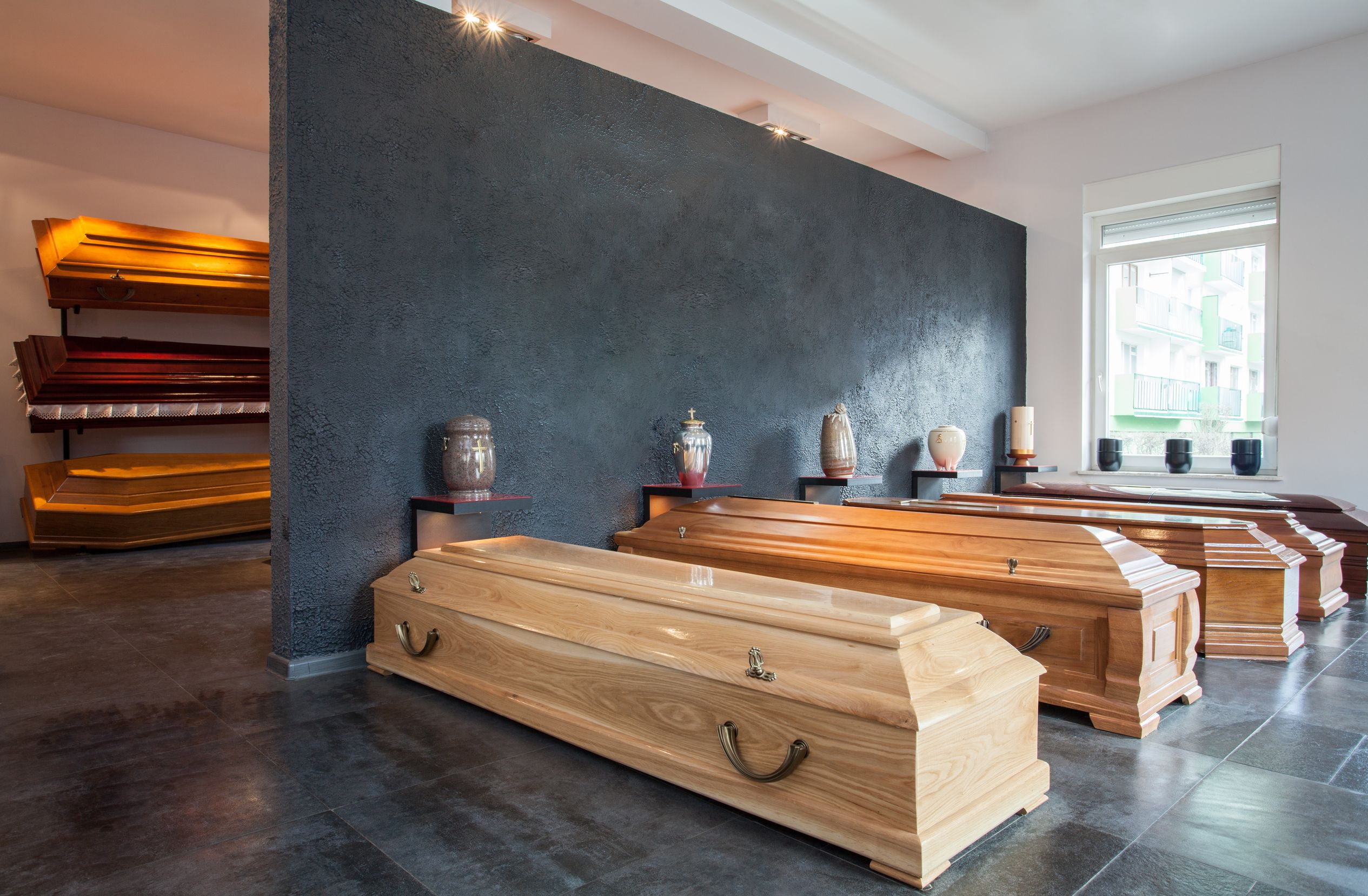 Should You Choose Direct or Full-Service Cremation?