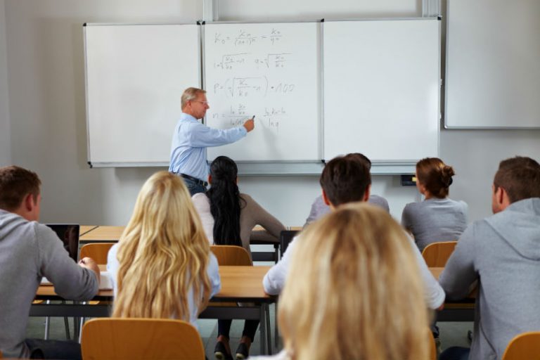 How to Choose a Motivational Speaker For The Healthcare Industry