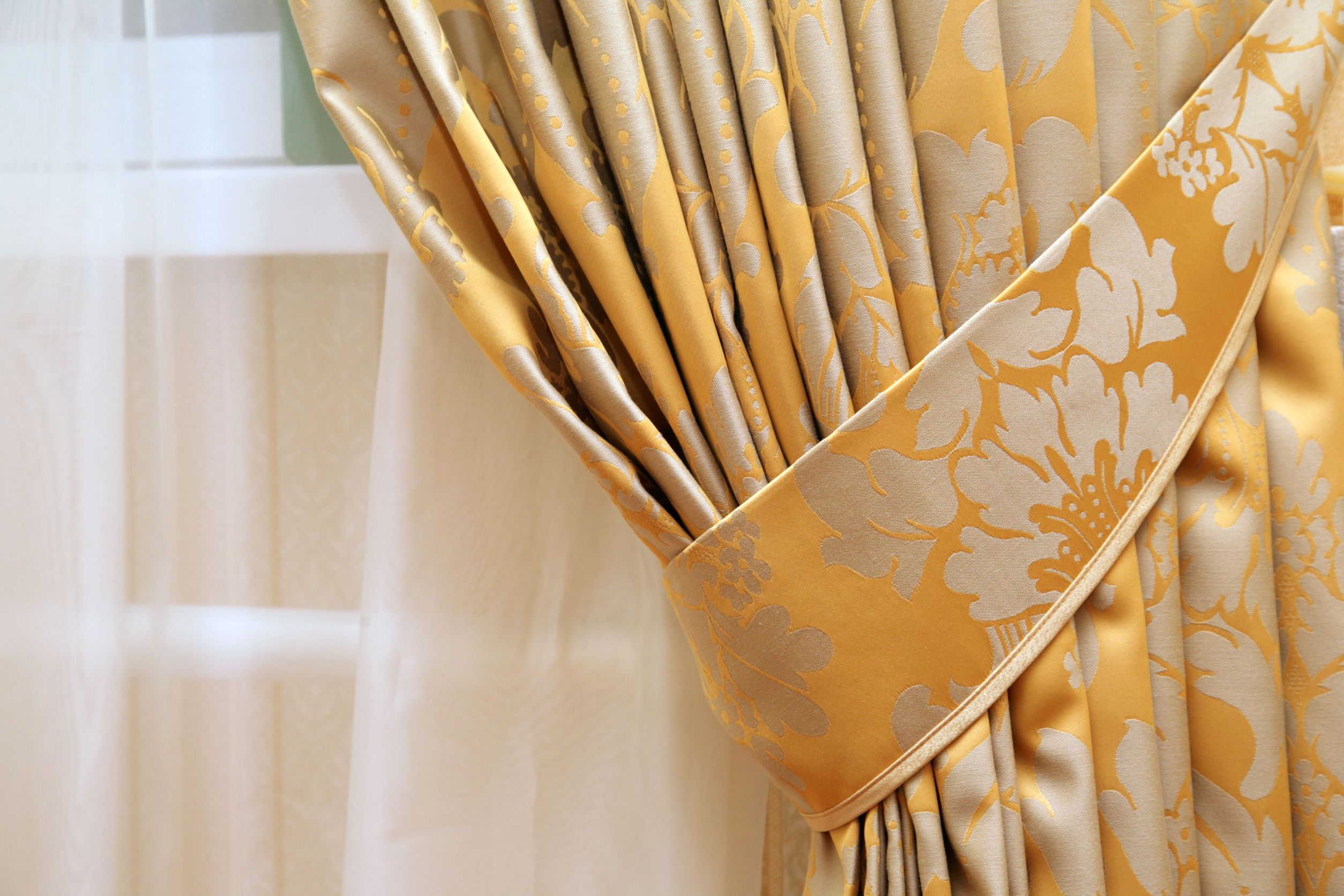 Why Homeowners Trust a Window Drapery Store in Lakeland, FL for Custom Window Solutions